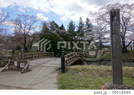 龍岡城大手口（４月） 30018890