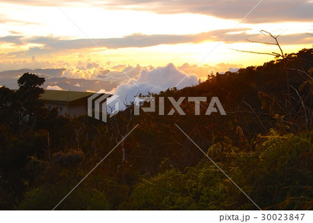 キナバル山の夕暮れ（サバ州／東マレーシア･ボルネオ島） 30023847