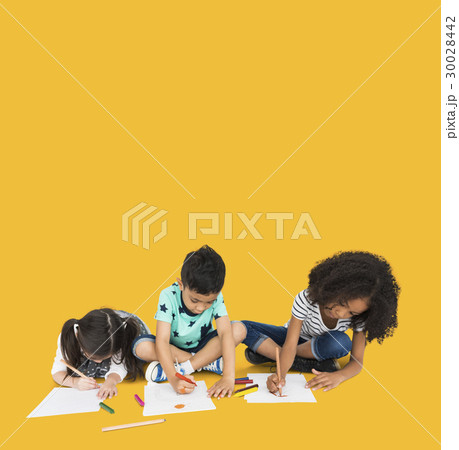 Little Children Drawing Together Creative Little Children Drawing Together Creative 30028442