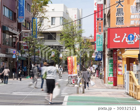 千歳烏山踏切と商店街 千歳烏山踏切と商店街 30032521