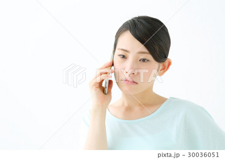 電話する女性 トラブル 電話する女性 トラブル 30036051