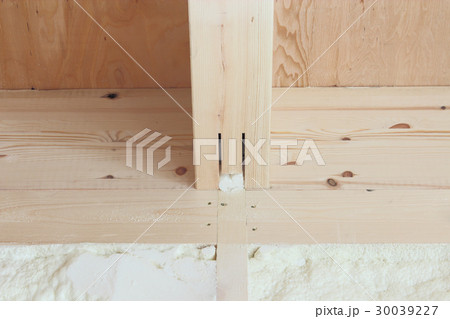吹き付け断熱材の壁 30039227