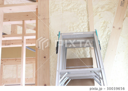 吹き付け断熱材の壁 30039656