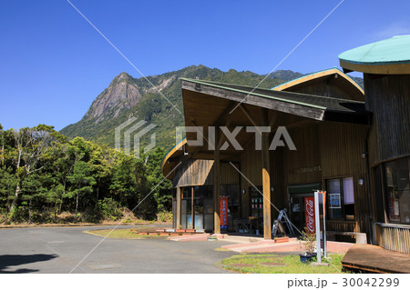 屋久島 ポンタン館とモッチョム岳 屋久島 ポンタン館とモッチョム岳 30042299