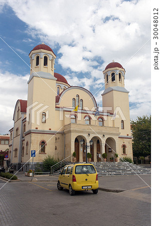 Yellow car on the background of the cathedral 30048012