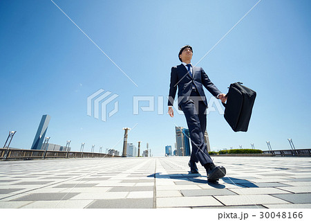 前進するビジネスマン 前進するビジネスマン 30048166