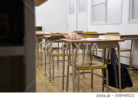 教室　学校　教育　勉強　学習　塾　高校　スクール　スクールライフ 30049021