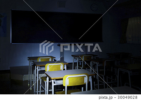 教室 夜 深夜 防犯 巡回 学校 教育 学習 塾 高校 スクール スクールライフ 教室 夜 深夜 防犯 巡回 学校 教育 学習 塾 高校 スクール スクールライフ 30049028