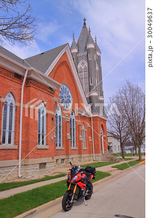 アメリカの田舎町にある綺麗な教会 オハイオ州 オートバイツーリングの写真素材