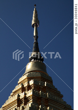 タイ・チェンマイ Wat Chdi Luang の仏塔 30049841
