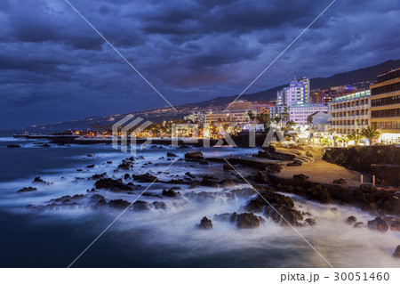 Spain, Canary Islands, Tenerife, Puerto de la Cruz, Puerto de la Cruz at night 30051460