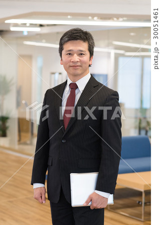 ミドル ビジネスマン オフィス イメージ 30051461