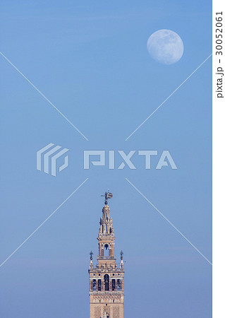 Spain, Seville, Moonrise over Giralda tower at dusk 30052061