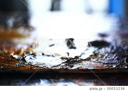 The artist paints a portrait of oil The artist paints a portrait of oil 30053236