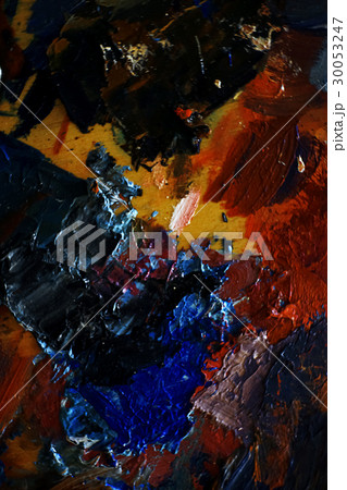 The artist paints a portrait of oil 30053247