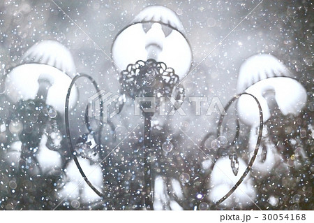 Ornate chandelier in an expensive interior 30054168