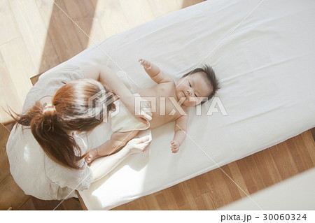 乳幼児と母親 30060324