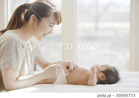 乳幼児と母親 30060753