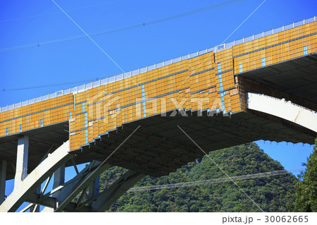 上信越自動車道　遠入川橋の橋梁補修工事風景　群馬県安中市松井田町 30062665