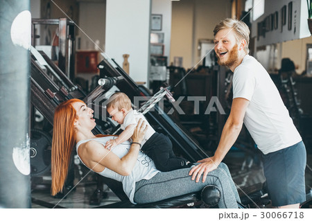 Young family with little boy in the gym 30066718