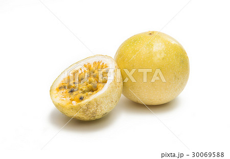 Passion fruit isolated 30069588