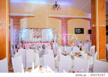 Cosy restaurant decorated in whited Cosy restaurant decorated in whited 30070297