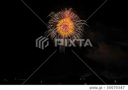 夏祭り　花火　オレンジ　横構図 30070387