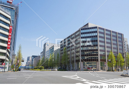 昭和通りと八重洲通りが交わる京橋一丁目交差点(東京都中央区) 昭和通りと八重洲通りが交わる京橋一丁目交差点(東京都中央区) 30070867