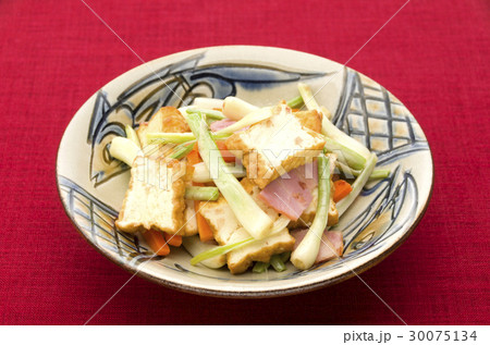 島らっきょうと厚揚げの炒め物 30075134