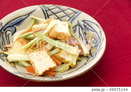 島らっきょうと厚揚げの炒め物 30075144