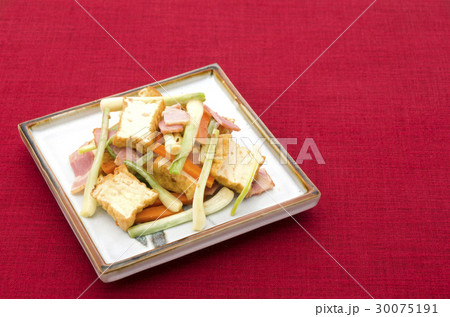島らっきょうと厚揚げの炒め物 30075191