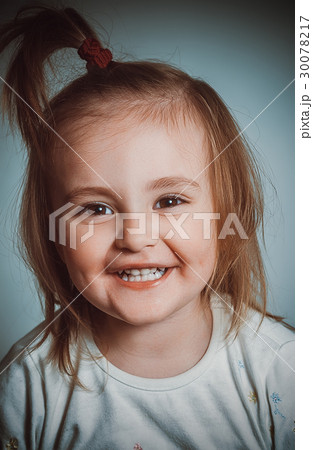 portrait happy little girl 30078217