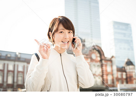 東京　観光　女性 30080797