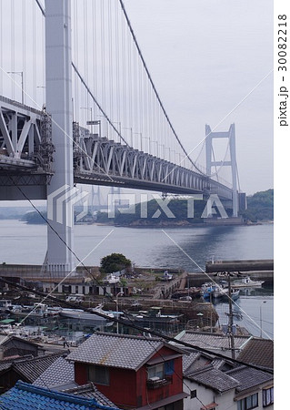 瀬戸大橋と下津井の町並み 30082218