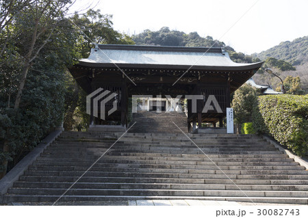 沼名前（ぬなくま）神社参道と楼門 30082743
