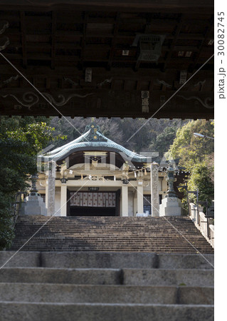 沼名前（ぬなくま）神社の楼門と拝殿 30082745