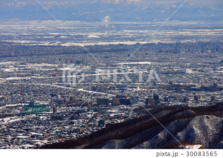 早春の銭函天狗山から見る札幌の街並み 早春の銭函天狗山から見る札幌の街並み 30083565