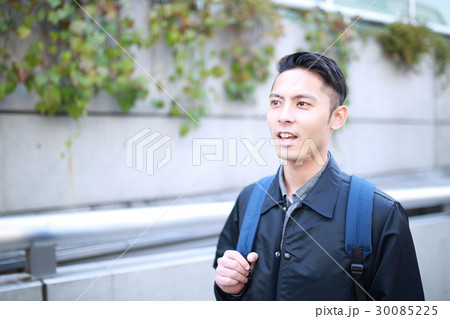 男性 カジュアル (人物 コピースペース ハーフ フィリピン人 日本人 スナップ ポートレート) 男性 カジュアル (人物 コピースペース ハーフ フィリピン人 日本人 スナップ ポートレート) 30085225