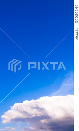 4月の空と雲(縦) 4月の空と雲(縦) 30086149