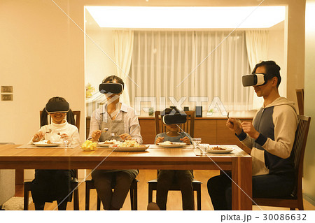 家族　夕飯　VR体験 30086632