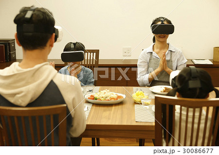 家族　夕飯　VR体験 30086677