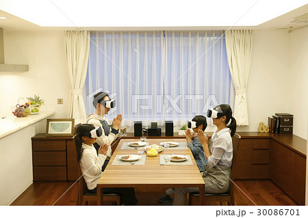 家族　夕飯　VR体験 30086701