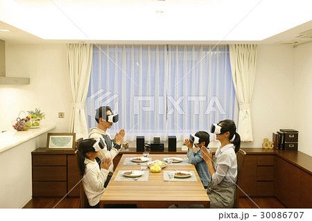 家族　夕飯　VR体験 30086707