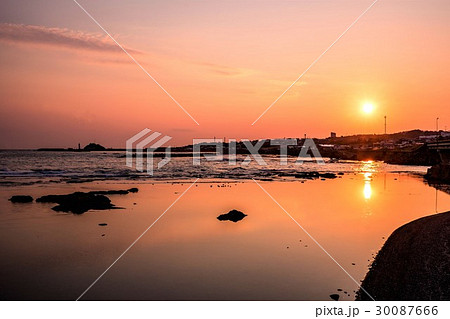 街並みに沈む夕日 (松前町) 街並みに沈む夕日 (松前町) 30087666