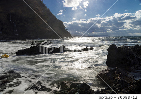 冬の日本海　能登半島　曽々木海岸 30088712