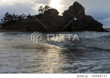 能登半島　曽々木海岸　窓岩 30088715