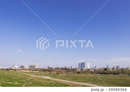 西枇杷島の庄内川堤防から名古屋都心部を望む 30090368