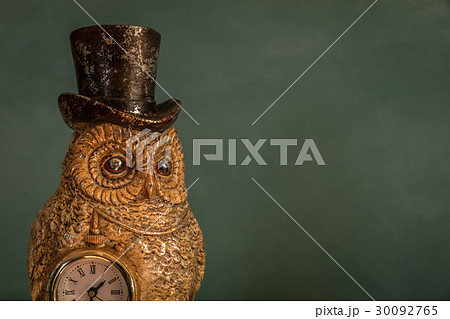 ミミズクのアンティーク置時計【ベーリック・ホール（横浜山手西洋館）】 30092765