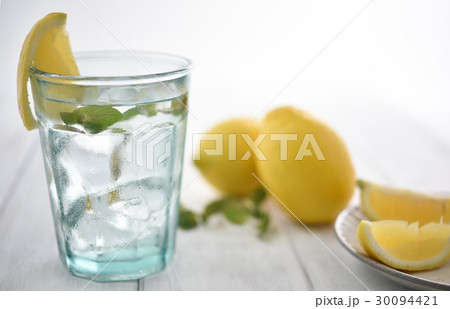 lemon & water 30094421