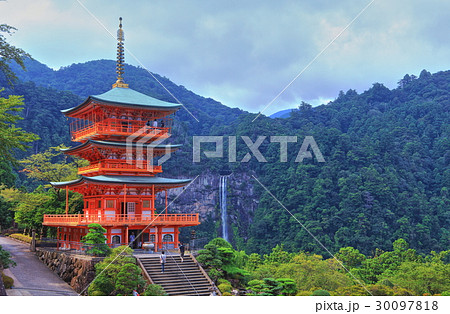 青岸渡寺三重塔と那智大滝 青岸渡寺三重塔と那智大滝 30097818